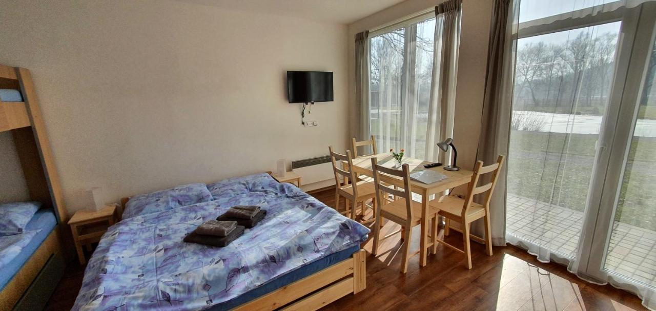 Penzion Amfik Bukovina Popovice  외부 사진
