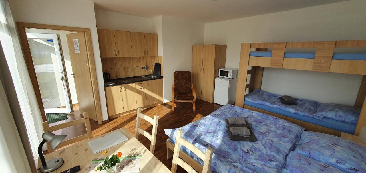 Penzion Amfik Bukovina Popovice  외부 사진