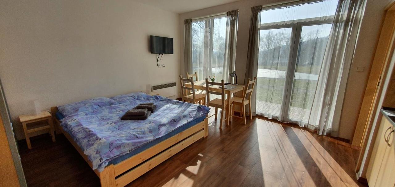 Penzion Amfik Bukovina Popovice  외부 사진