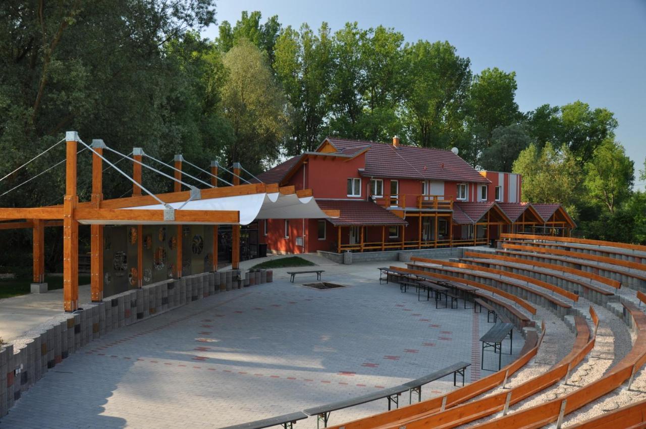 Penzion Amfik Bukovina Popovice  외부 사진