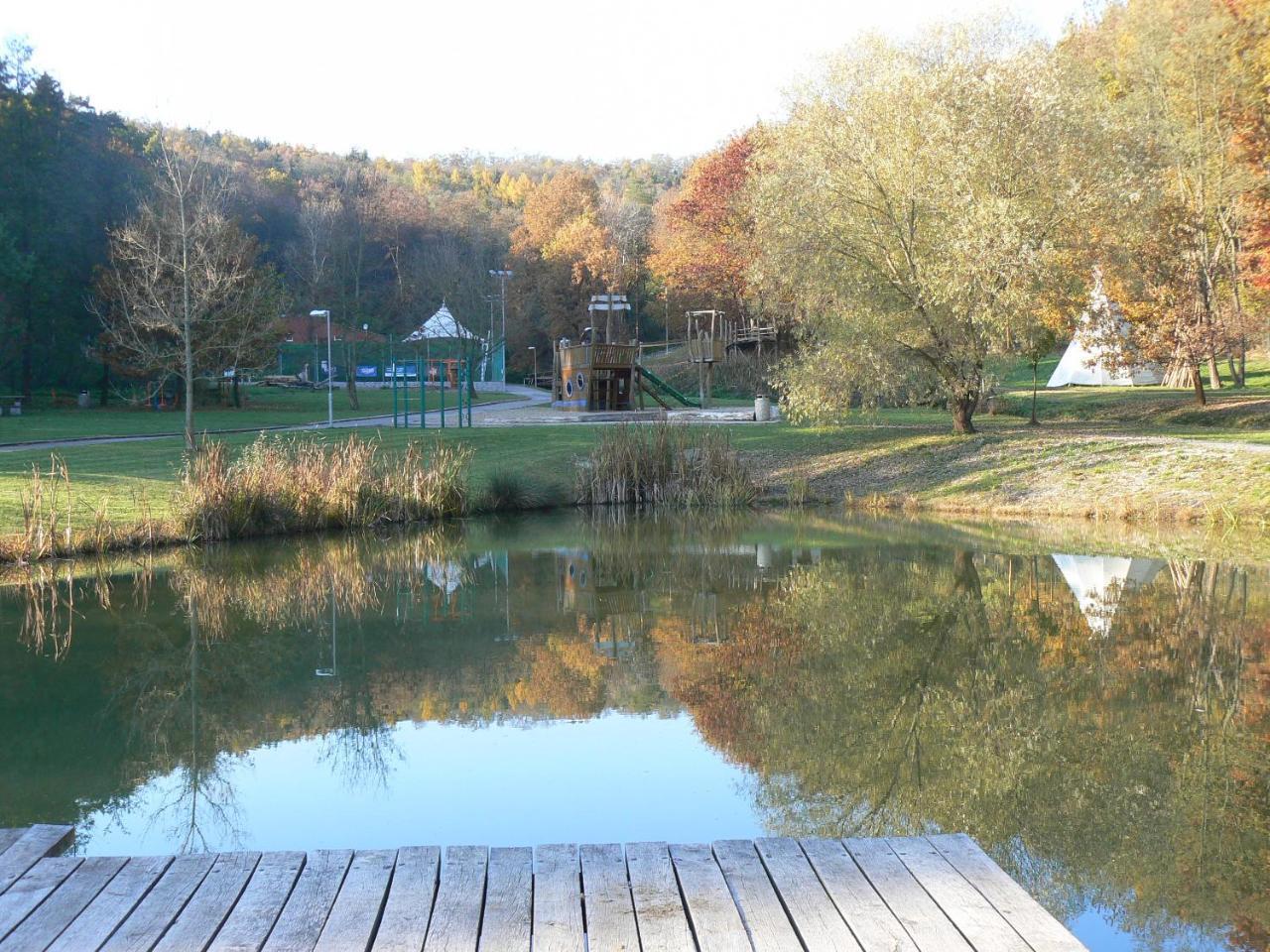 Penzion Amfik Bukovina Popovice  외부 사진