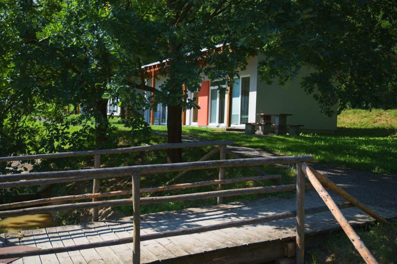 Penzion Amfik Bukovina Popovice  외부 사진