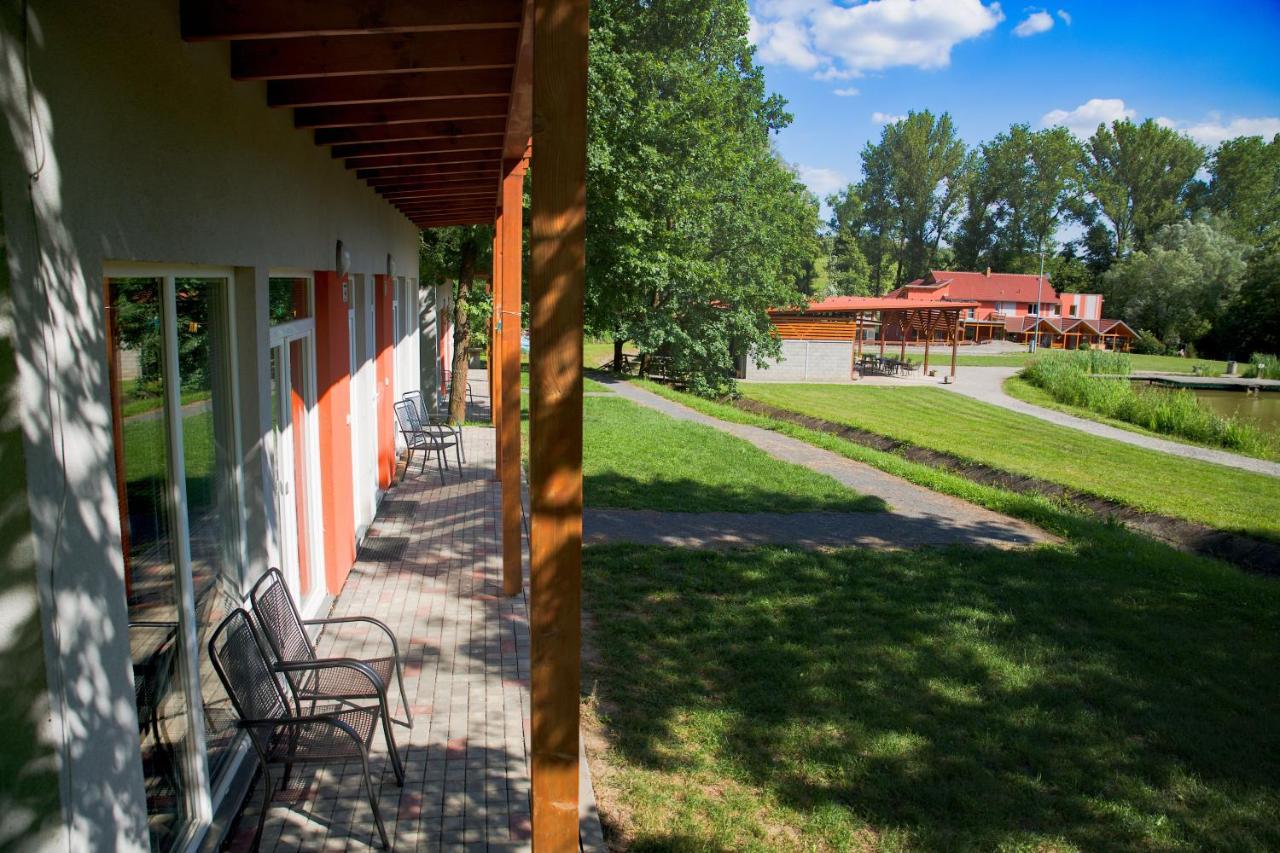Penzion Amfik Bukovina Popovice  외부 사진
