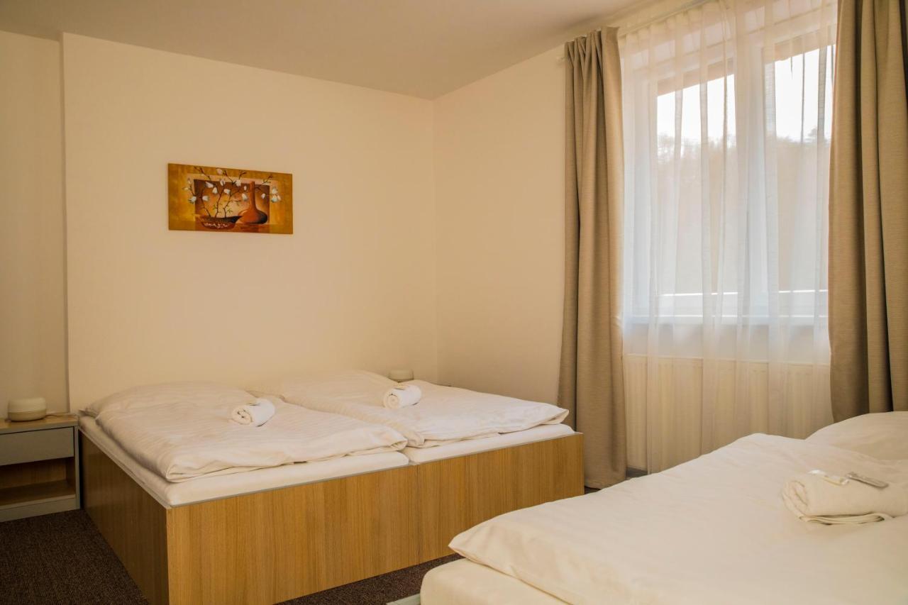 Penzion Amfik Bukovina Popovice  외부 사진